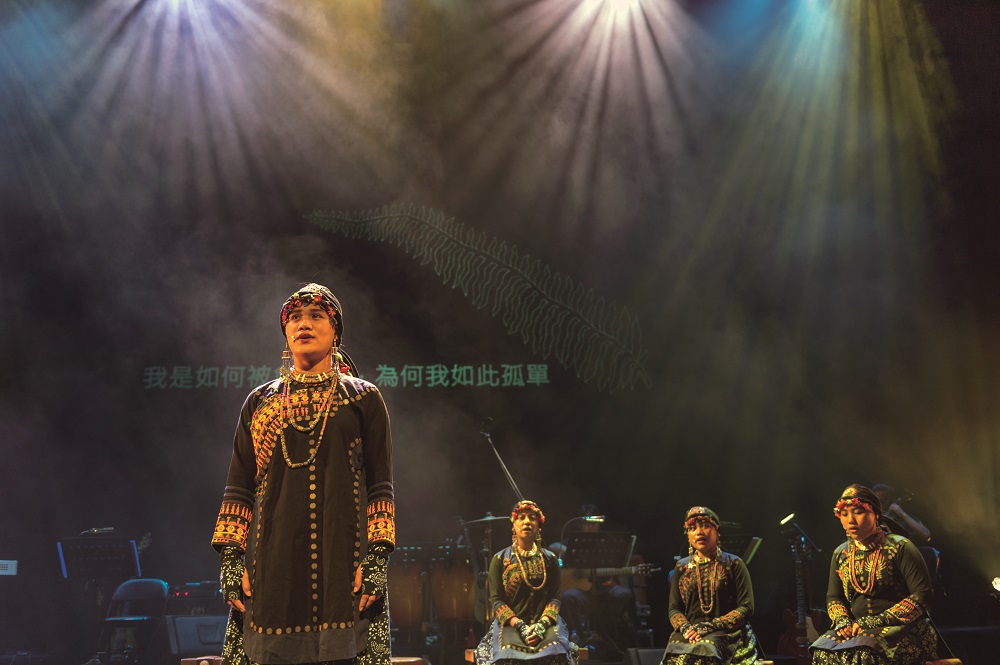 「泰武古謠傳唱」成立至今已13年，2009年首度赴歐洲四國表演即驚艷全場，之後更受歐洲多國境相邀演，並曾在日本電視台「Amazing Voice 驚豔的歌聲」節目獲得全國觀眾票選第五名的殊榮。 圖：屏東縣政府／提供