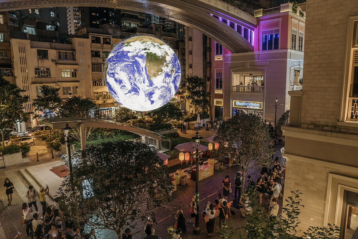 曾在台灣造成打卡炫風的巨大地球《蓋亞（ Gaia ）》，這次到香港展出將有不同特效。 圖／主辦單位提供
