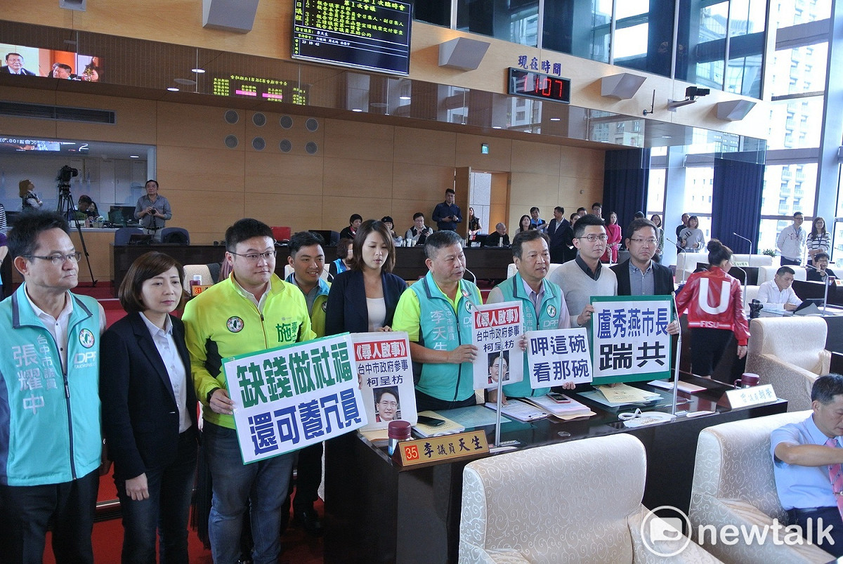 台中市議會民進黨團開議日砲火隆隆。 唐復年/攝