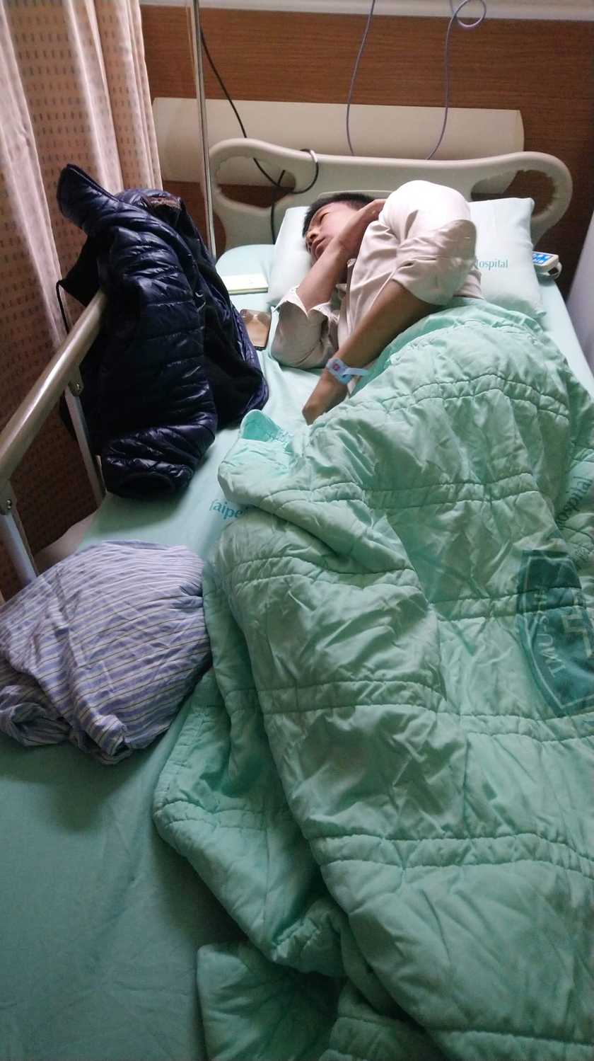 王奕凱同時也表示自己剛接受椎間盤手術，目前人正在住院中。 圖：翻攝自王奕凱臉書粉絲專頁