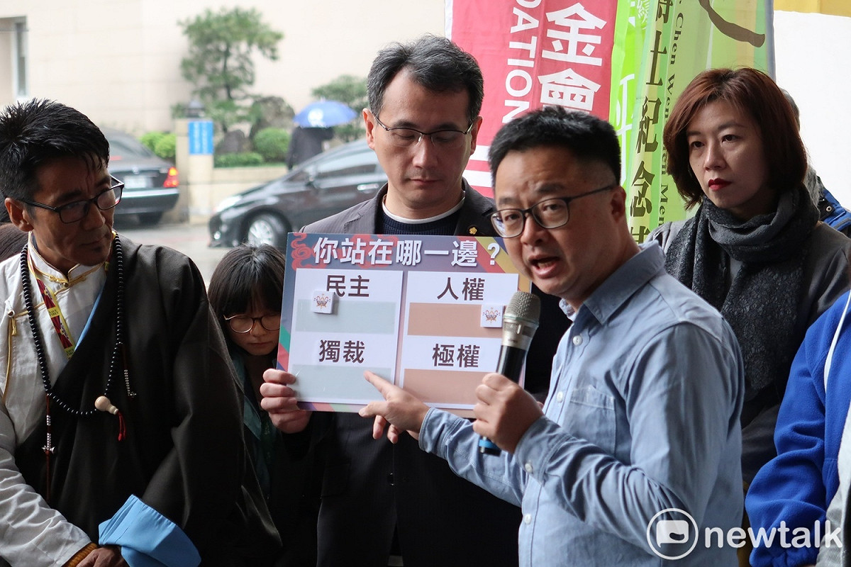 民進黨秘書長羅文嘉要國民黨、柯文哲、韓國與表態民主、人權、獨裁、極權，選擇站在哪一邊。 圖：林朝億/攝