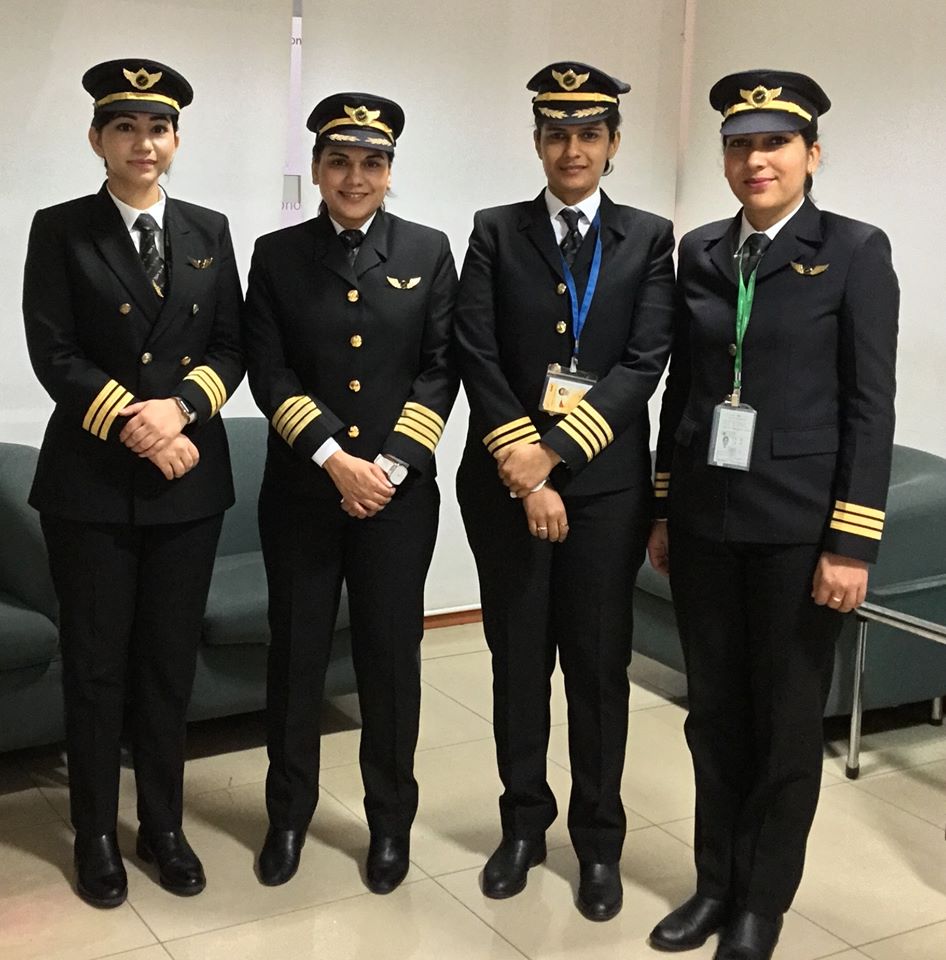 印度航空慶祝婦女節，在國際與國內航線都開闢多條純女性機組員航班，圖為該公司女性機師。 圖：翻攝自印度航空臉書