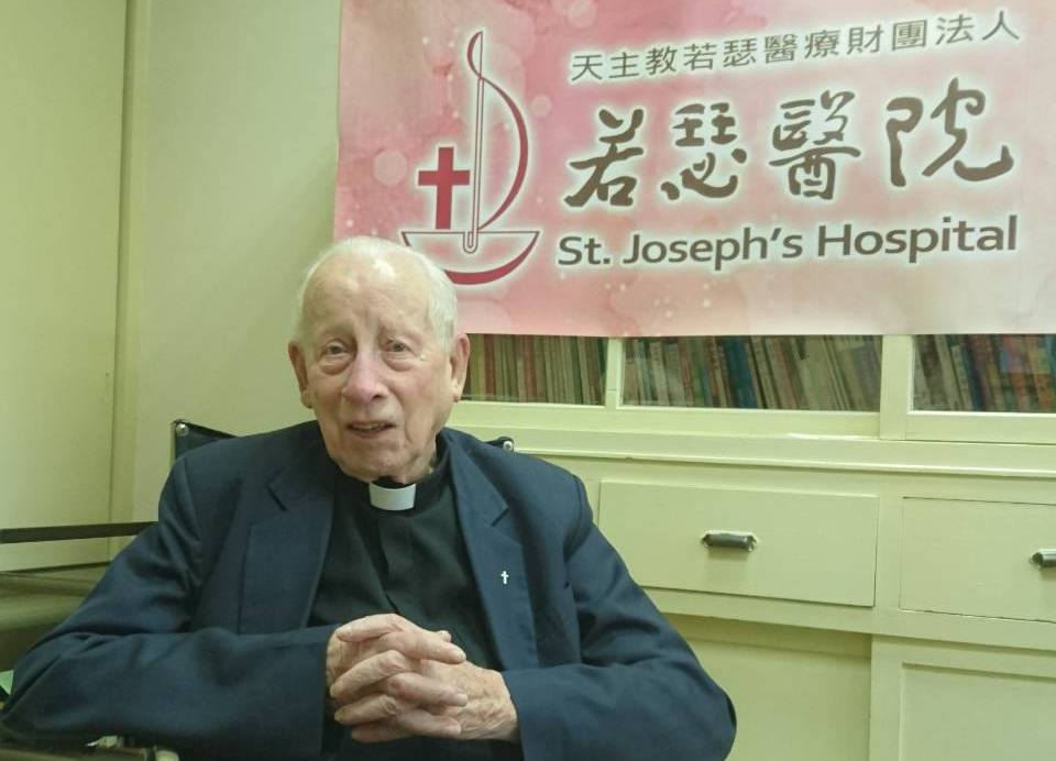 97歲的荷蘭籍神父、雲林虎尾若瑟醫院創辦人畢耀遠，今（8）日凌晨4時於奉獻逾一甲子的若瑟醫院內辭世。 圖：翻攝自若瑟醫院臉書