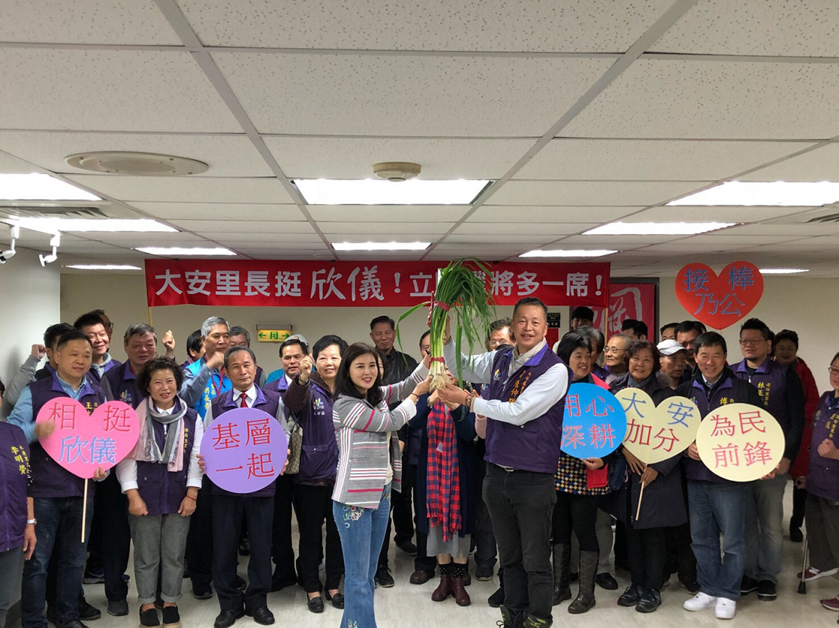 台北市議員王欣儀宣布爭取代表國民黨參選2020大安區立委選舉；並呼籲國民黨中央徵召高雄市長韓國瑜參與2020總統大選。 圖：王欣儀辦公室/提供
