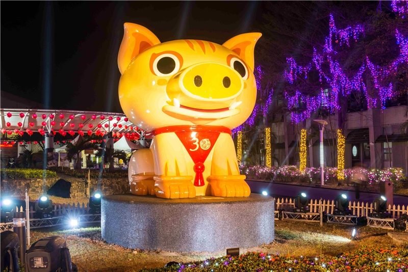 象徵祈求庇佑平安、豐收的「豐豬爺」為2019台灣燈會的副燈。 圖：取自交通部觀光局2019台灣燈會網站