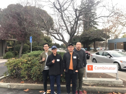 能去一趟加州、看見聚集在 Y Combinator 的頂尖創業者們，這四個男孩都說：「像是一場夢！」 圖：Firstory/提供