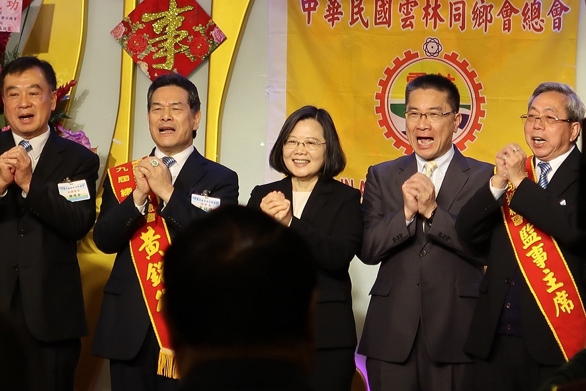 總統蔡英文9日與雲林同鄉會總會幹部向會員拜年。 圖：林朝億/攝