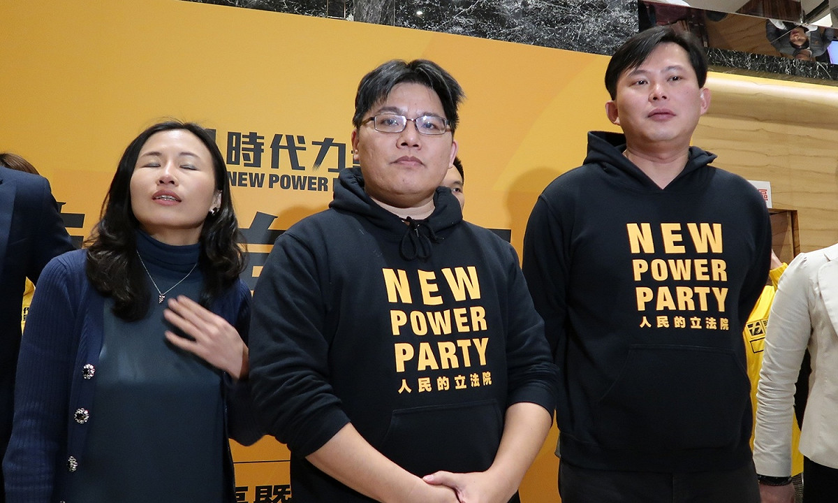 時代力量主席邱顯智（中）。 圖：林朝億/攝