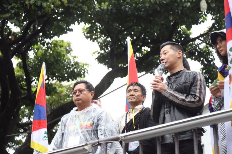立法委員林昶佐也現身會場，力挺藏人爭取自由權益。 圖：時代力量黨部／提供