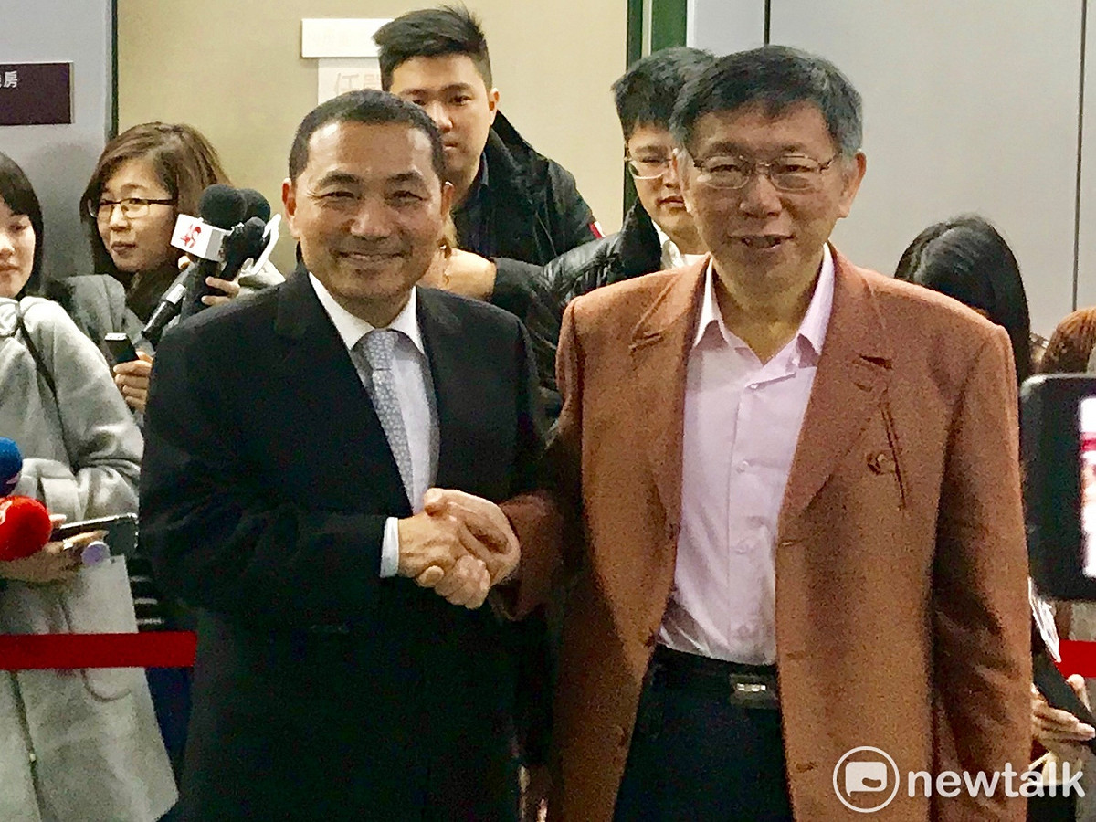 台北市長柯文哲（右）與新北市長侯友宜（左）。 圖：周煊惠 / 攝