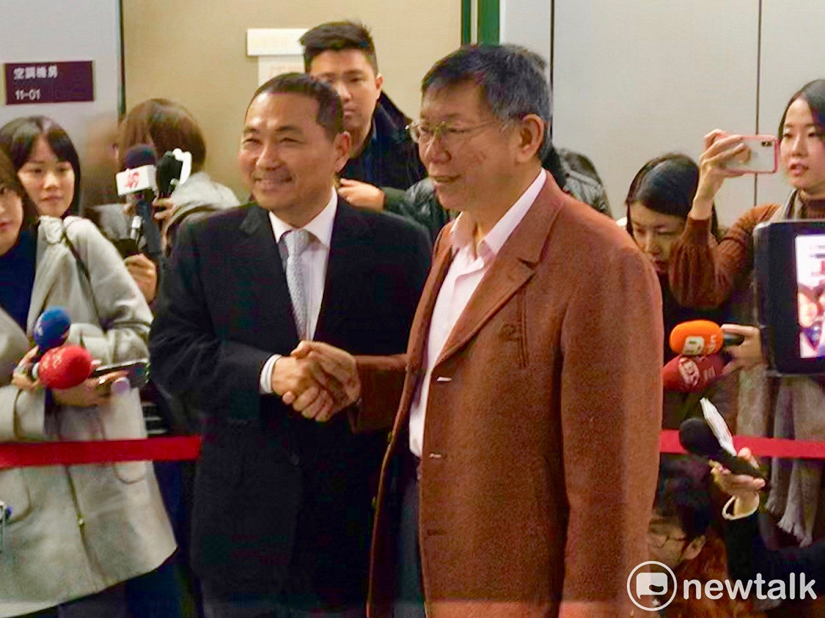 台北市長柯文哲（右）與新北市長侯友宜（左）。 圖：周煊惠 / 攝