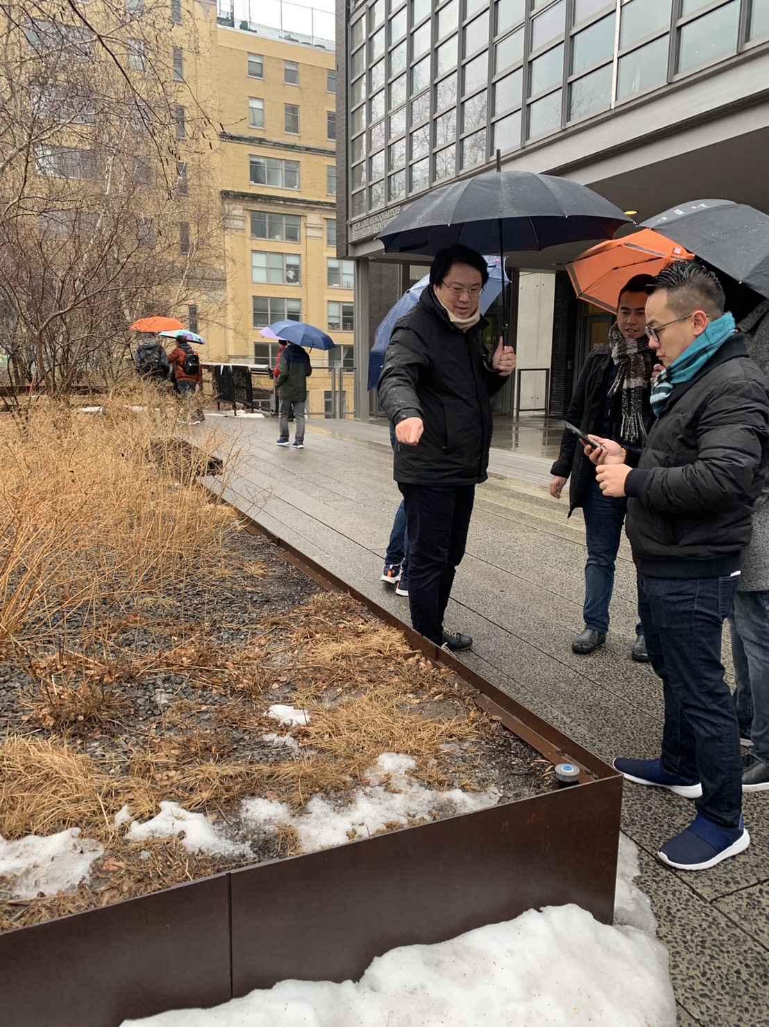 林右昌一行人參觀了包含紐約著名的高線公園、雀兒喜市場、南街市場、布魯克林區等著名水岸再生岸例。 圖：基隆市政府/提供