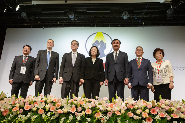 蔡英文總統（中）與立法院長蘇嘉全（右3）今（11）天出席「2019年印太區域保衛宗教自由公民社會對話開幕典禮」。 圖：總統府提供