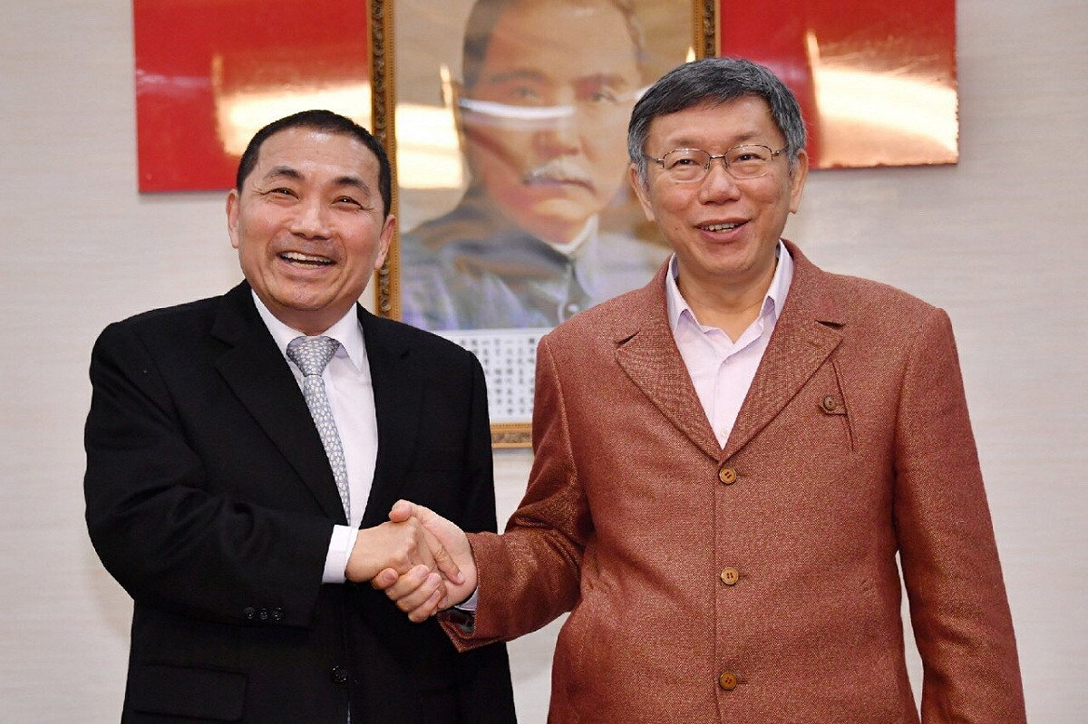 新北市長侯友宜拜會台北市長柯文哲，拋出新北垃圾袋降價，並達成雙北垃圾袋互用的共識。 圖：台北市政府/提供
