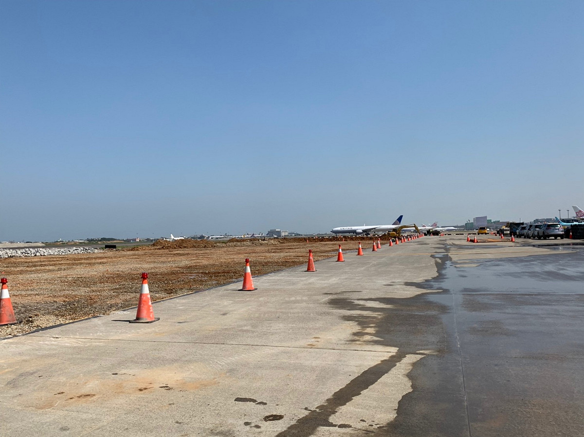 桃機目前跑道使用量已達到容量上限，機場公司將採「預防性的維護」，在不影響旅客進出狀況下採預告方式計劃性修復。 圖：陳學聖辦公室/提供