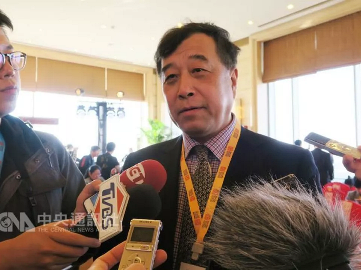 李義虎說，習近平1月2日在「告台灣同胞書」發表40週年紀念會上對「九二共識」的談話，是「還原（九二共識）原貌，回歸初心」。表述內容不但全面，且說出了「九二共識」的全部內容及涵意。他表示，相形之下，後來出現的「一中各表」等主張，都是對「九二共識」表述的扭曲，與歷史原貌不相符合。 圖：翻攝自Youtube
