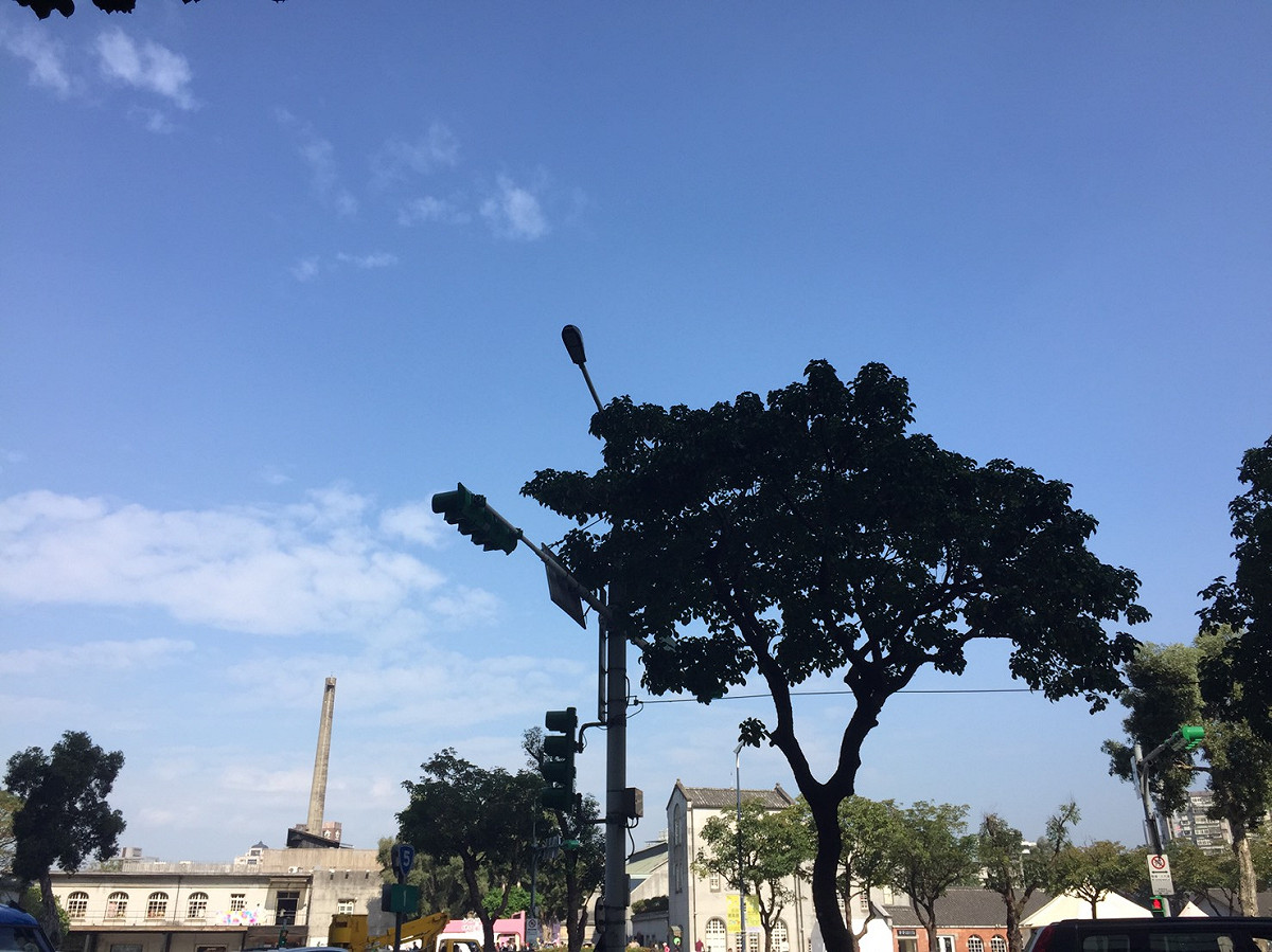 把握今天好天氣，中央氣象局表示，晚起鋒面通過，明天北台灣將轉濕涼。 圖：閻芝霖/攝