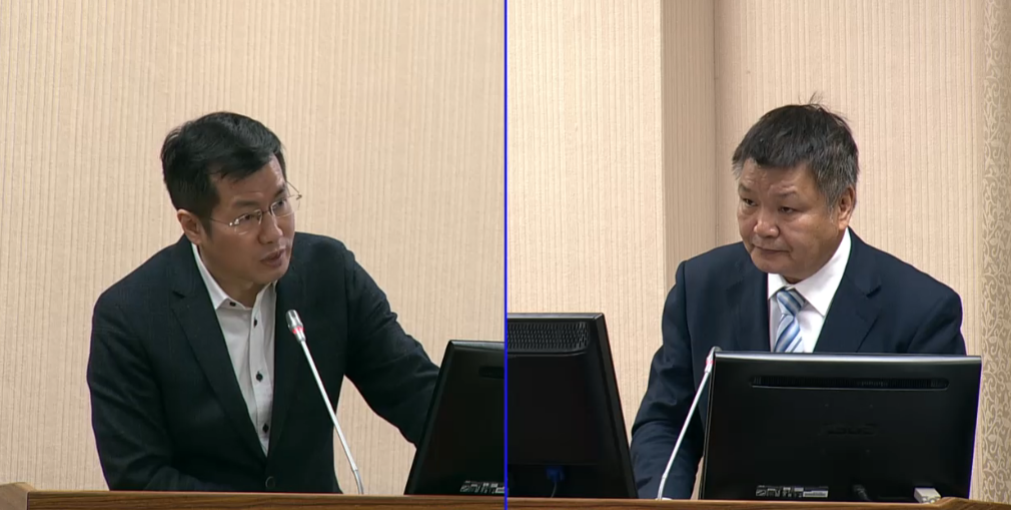 李文忠(右)今天表示，退輔會決定，不會對用戶追繳不當得利、拆遷費用。 圖：擷取自ivod
