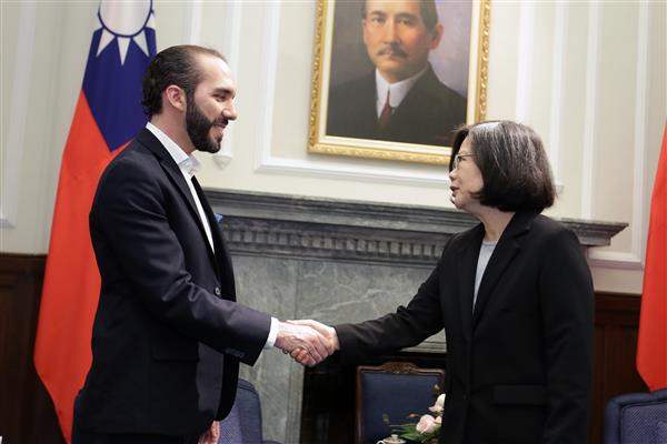 薩爾瓦多新總統布格磊(Nayib Bukele)。2017年參加「台北智慧城市展」拜訪台灣，總統蔡英文親自接見。 圖：翻攝總統府網站