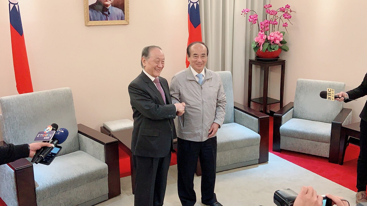 前立法院長王金平上午親自接見新黨主席郁慕明。 圖：趙婉淳／攝