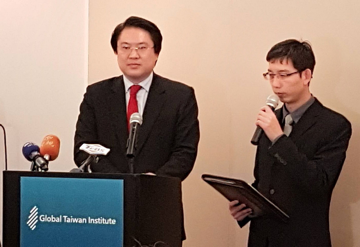 基隆市長林右昌今天上午與白宮國安會官員會面後指出，現在正是台美洽簽經貿協定的最佳時刻，強化雙方經貿關係，比派軍艦巡航台海，更能有效落實美國的印太戰略。 圖：基隆市政府提供