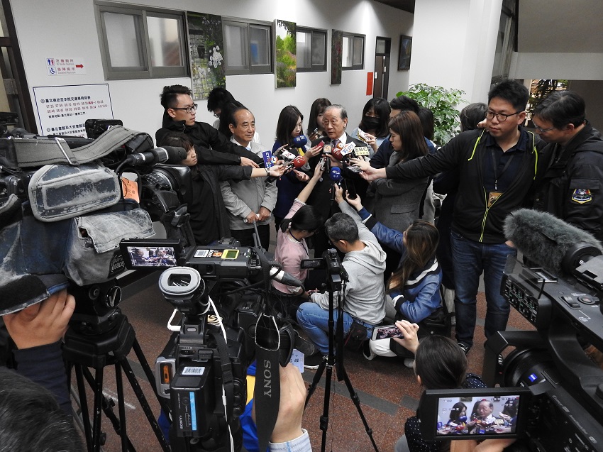 前立法院長王金平上午親自接見新黨主席郁慕明。 圖：趙婉淳／攝