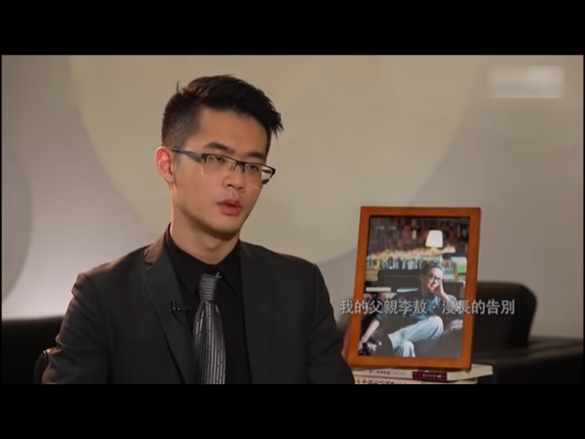 作家李敖的兒子李戡，昨晚便在微博發文，不改李家父子一脈相傳的犀利辛辣稱：「凌友詩真的是噁心到家了，拜託找樣板也找個像樣點的。」 圖：翻攝自Youtube