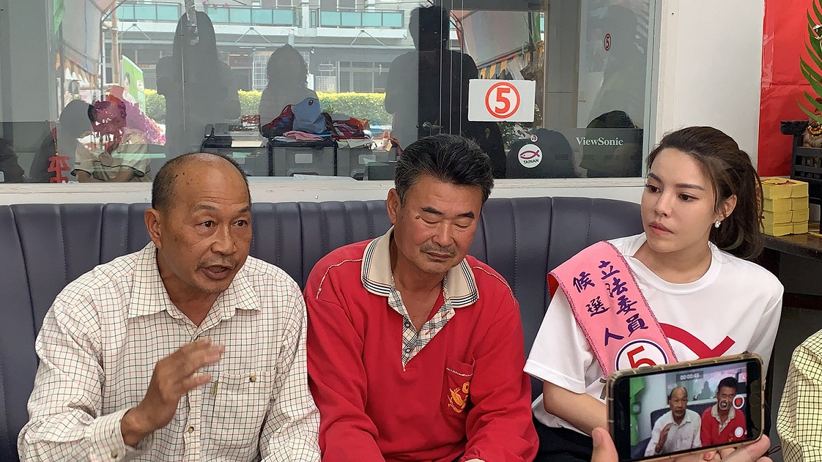 陳筱諭和袖農呼籲謝龍介在外銷麻豆文旦時，請通路商帶一些「老欉珍品」文旦到高端消費市場拍賣，讓外界知道麻豆文旦並非浪得虛名，也才能帶頭拉高一般麻豆文旦的銷售價格。 圖：黃博郎／攝 (資料照片)
