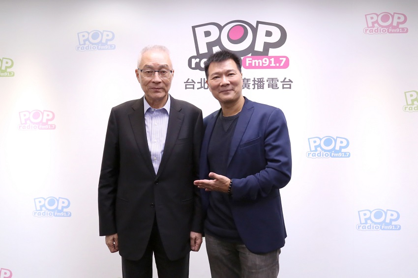 國民黨主席吳敦義傍晚接受《POP大國民》廣播專訪。 圖：《POP大國民》提供
