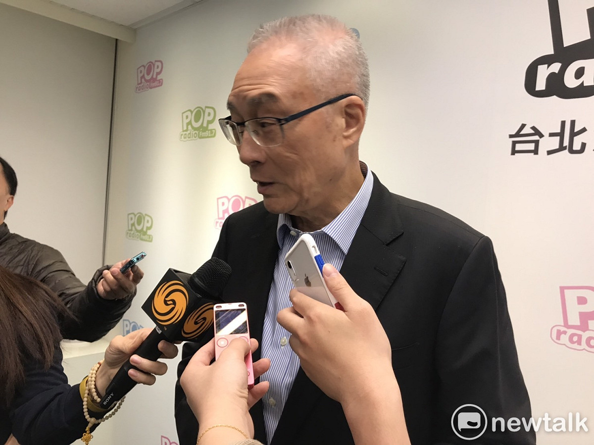 國民黨主席吳敦義傍晚接受《POP大國民》廣播專訪。 圖：趙婉淳／攝
