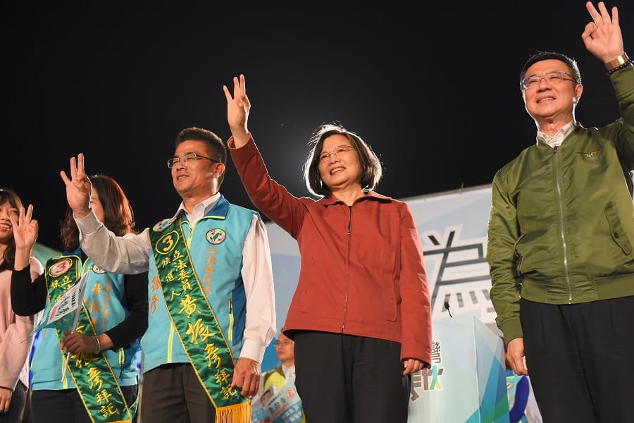總統蔡英文、民進黨主席卓榮泰今晚為彰化縣立委候選人黃振彥站台輔選。 圖：民進黨中央／提供