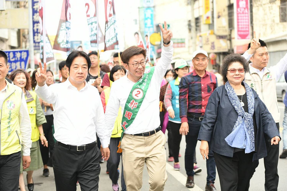 民進黨黨主席卓榮泰、前行政院長賴清德、總統秘書長陳菊、台南市長黃偉哲等人都來為郭國文加油。 圖：翻攝郭國文臉書 (資料照片)
