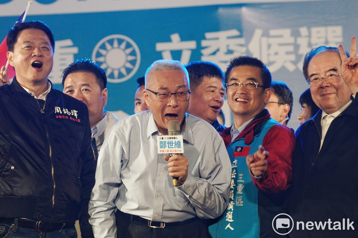 國民黨主席吳敦義賣力為鄭世維拉票。 圖：張良一／攝