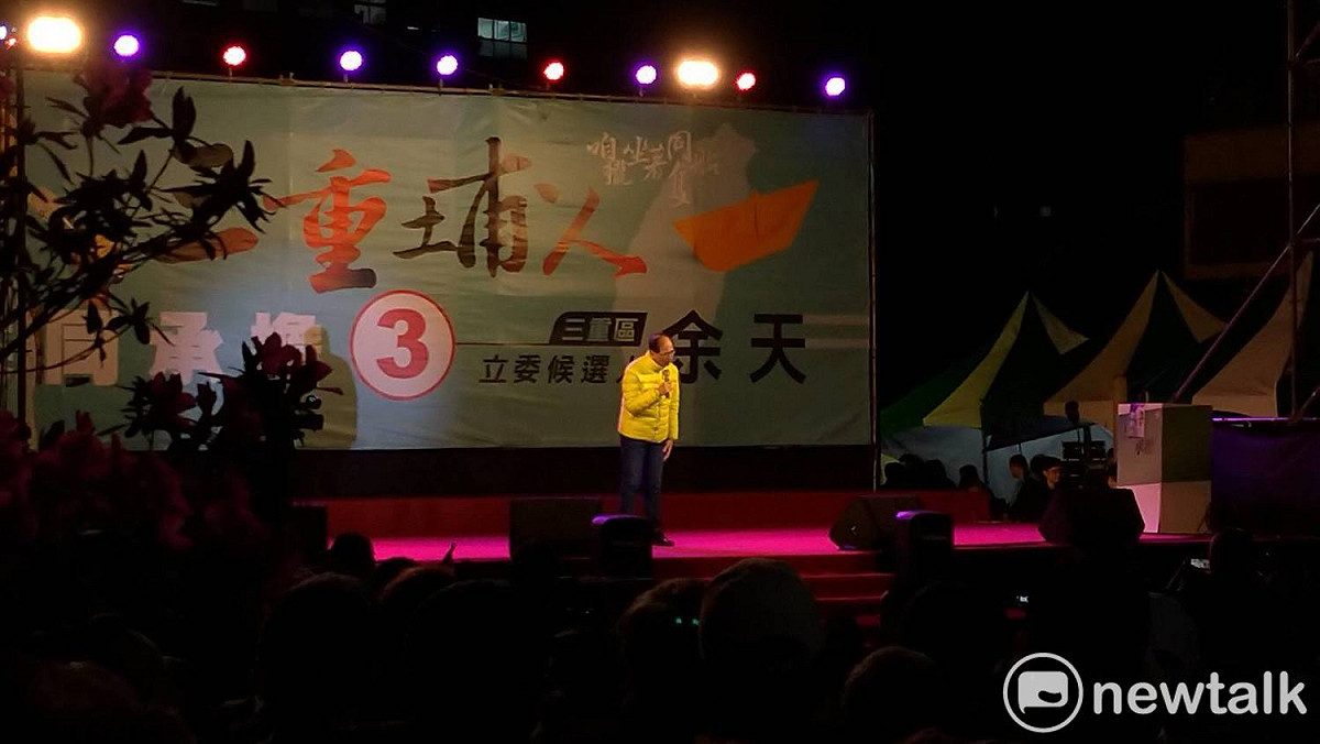 前行政院長游錫堃為余天站台造勢。 圖：陳佩君／攝