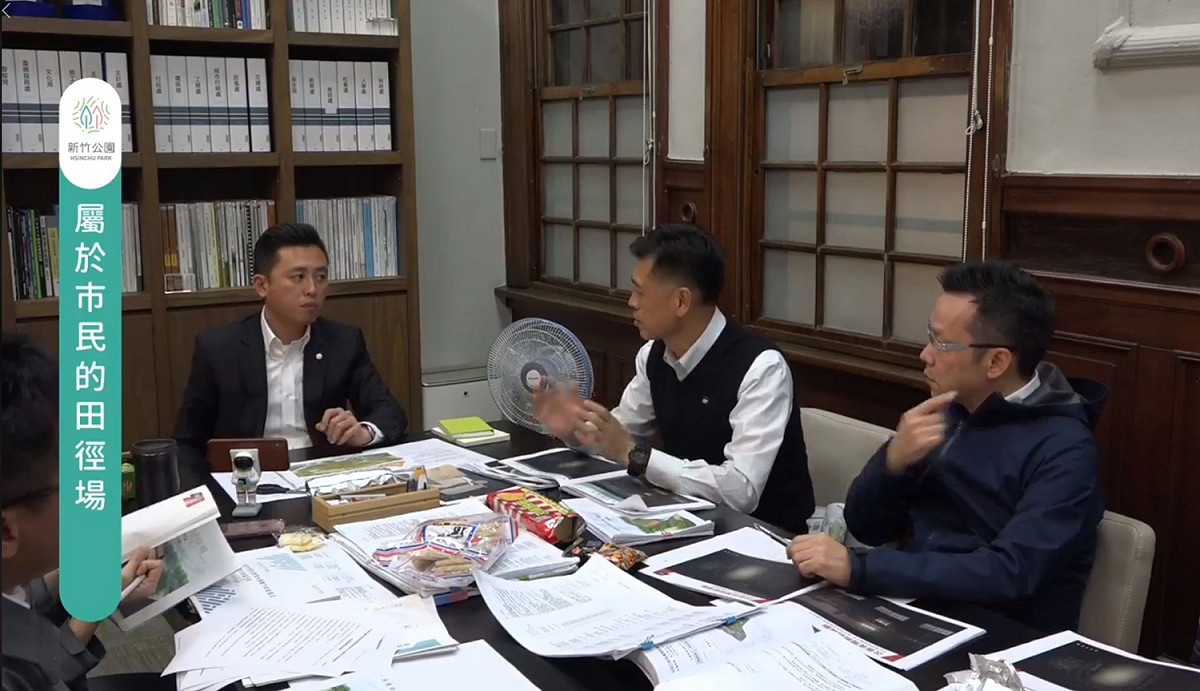 除了林智堅外，還有各局處首長一同參與直播，回應網友提問。 圖：新竹市政府提供