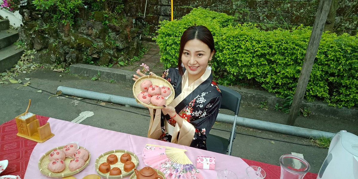 「櫻花稼期」記者會安排製作可愛小豬櫻花粿，十分討喜可愛。  圖：淡水區公所提供