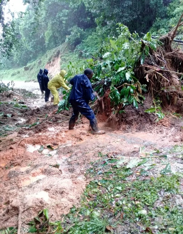 熱帶氣旋伊代（Idai）侵襲辛巴威東部地區，造成至少31人死。 圖/翻攝自Zimbabwe Red Cross推特