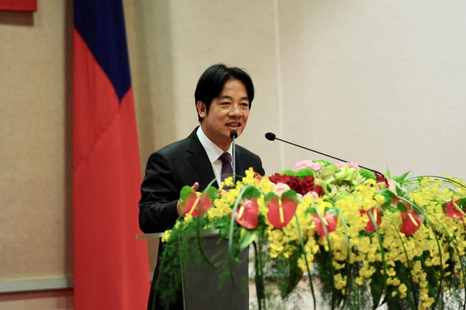 前行政院長賴清德今（18）日赴民進黨中央黨部登記初選，各界感到震驚，但其實他決定角逐2020一事是有跡可循的。 圖片：翻攝自賴清德臉書
