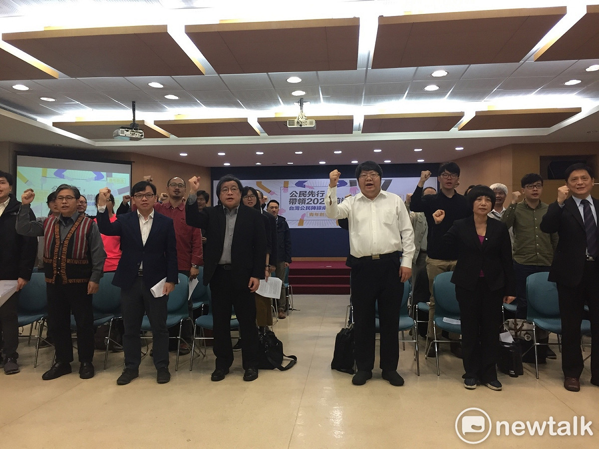 為突破台灣民主的歷史困局，由台灣各領域的公民運動者發起的「台灣公民陣線」今（18）天正式啟動。 圖：趙婉淳／攝