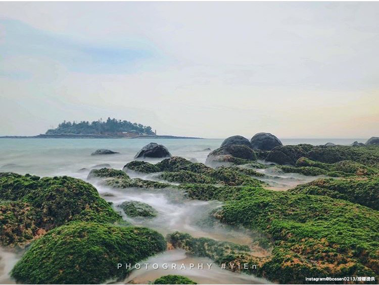 金門縣烈嶼鄉的綠石槽美景。（地點：烈嶼青岐村南邊的青岐港跟南山頭之間） 圖：翻攝自instagram bossen0213 /開放權限