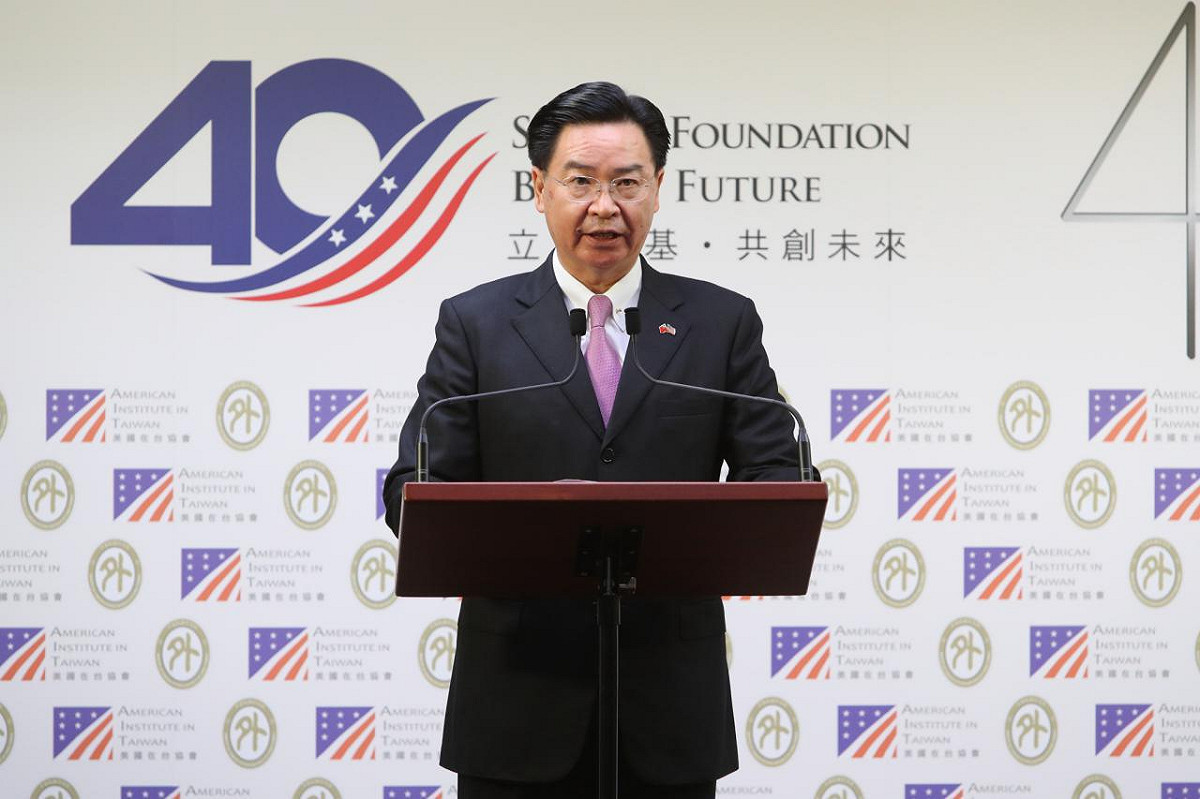 吳部長於記者會中致詞。 圖：外交部／提供