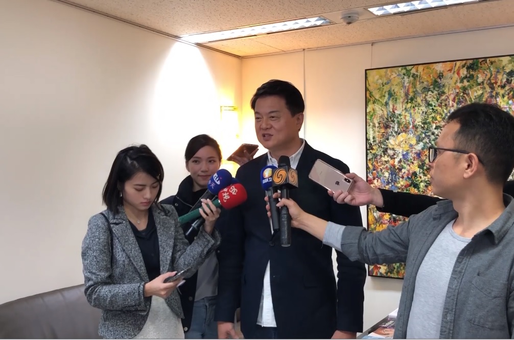 日前投入國民黨總統初選的前台北縣長周錫瑋發下豪語指出，「務實的台獨工作者賴清德，一定會被忠實的中華民國捍衛者周錫瑋打敗」。 圖：翻攝自周錫瑋臉書
