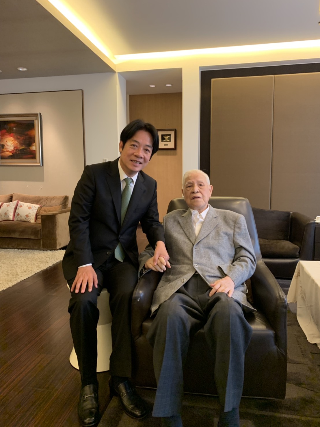 前行政院長賴清德與前總統李登輝合照。 圖：李登輝辦公室提供