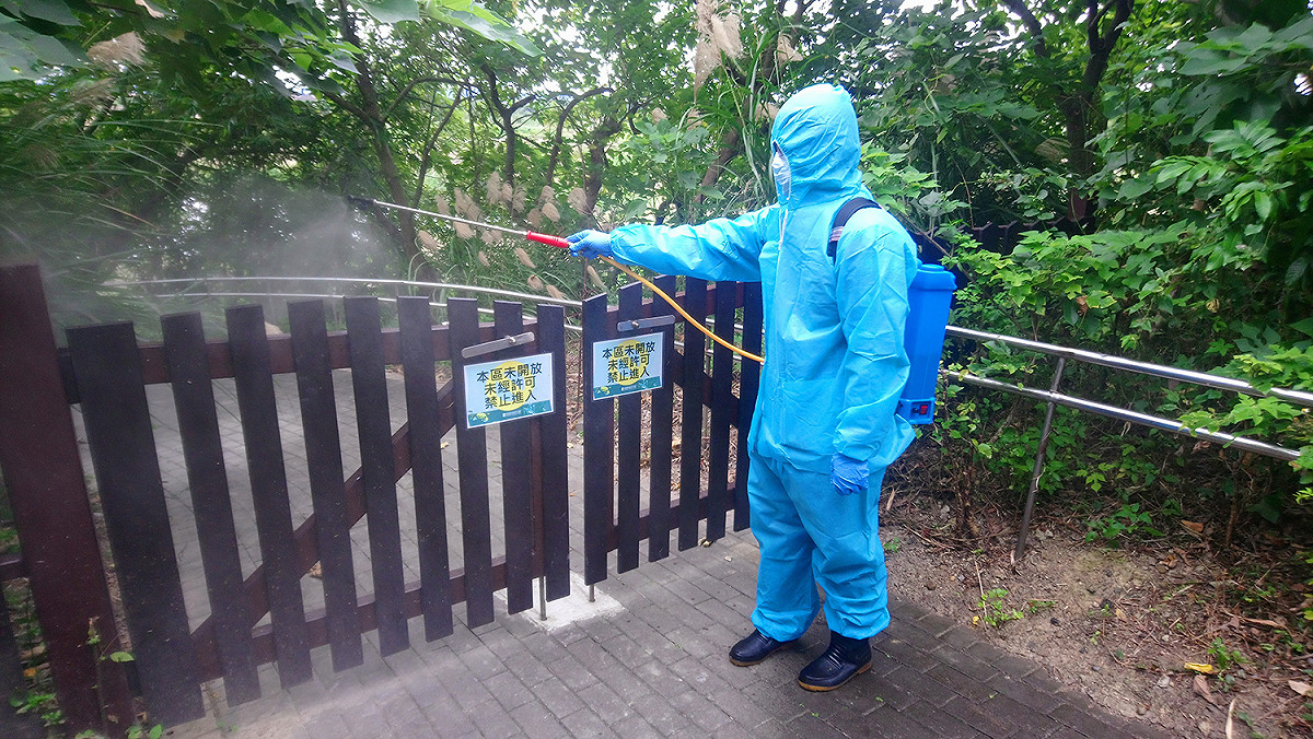 關渡公園去年（107）12月，也曾從候鳥糞便採樣中驗出H5N3禽流感，所以北市動保處於保育核心區周邊出入口進行消毒。（資料照片） 圖：台北市動保處／提供