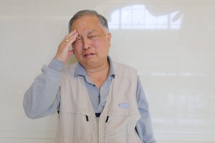 醫師表示，顱內低壓與顱內高壓一樣危險，若頭痛時合併出現脖子僵硬、後腦痛、聽覺受損、無力、癲癇等症狀應儘速就醫。 圖／亞大醫院提供