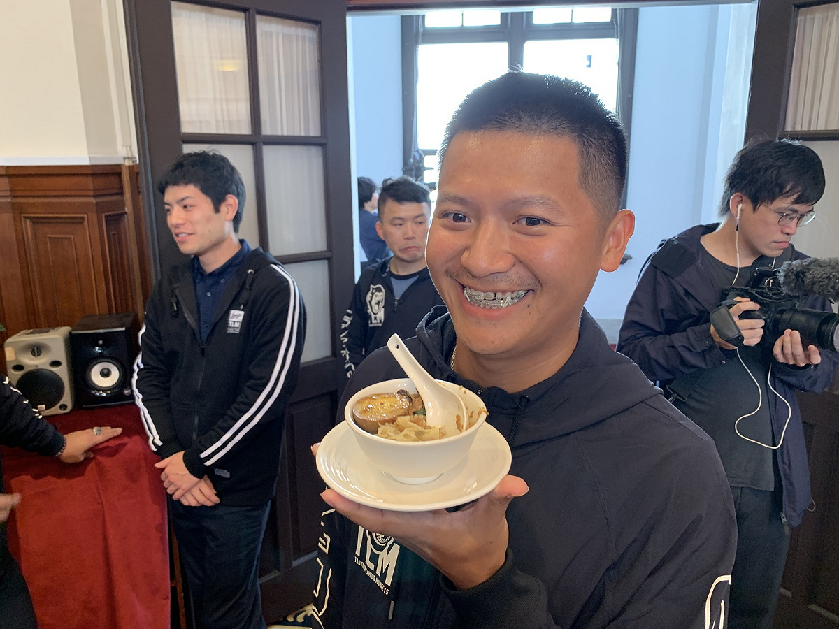 總統蔡英文回應陳禹勳邀約，招待Lamigo全隊吃滷肉飯。 圖／記者劉祐廷攝