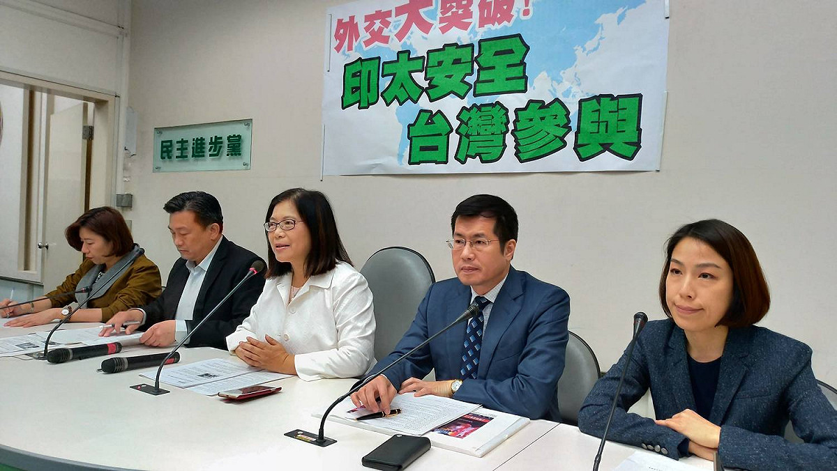 民進黨團今天召開記者會。 圖:陳佩君/攝
