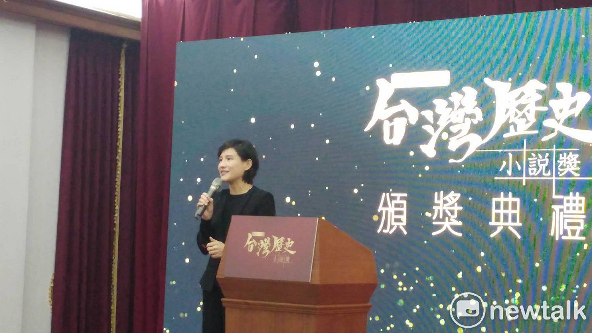 文化部長鄭麗君下午參加新台灣和平基金會舉辦的「台灣歷史小說獎」頒獎典禮。 圖：趙婉淳／攝