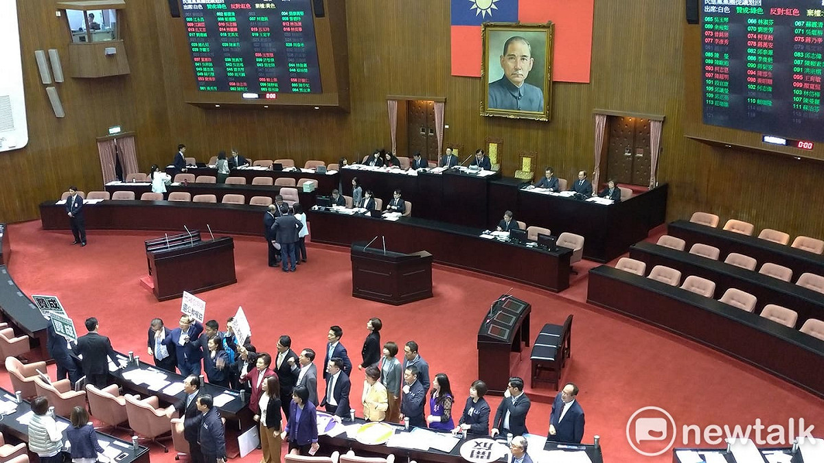 立法院長蘇嘉全上午11時裁示，將修正草案列入討論事項第一案。 圖:陳佩君/攝