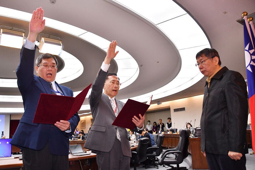 台北市副市長蔡炳坤、工務局長林志峯今日宣誓就職。 圖：台北市政府 / 提供